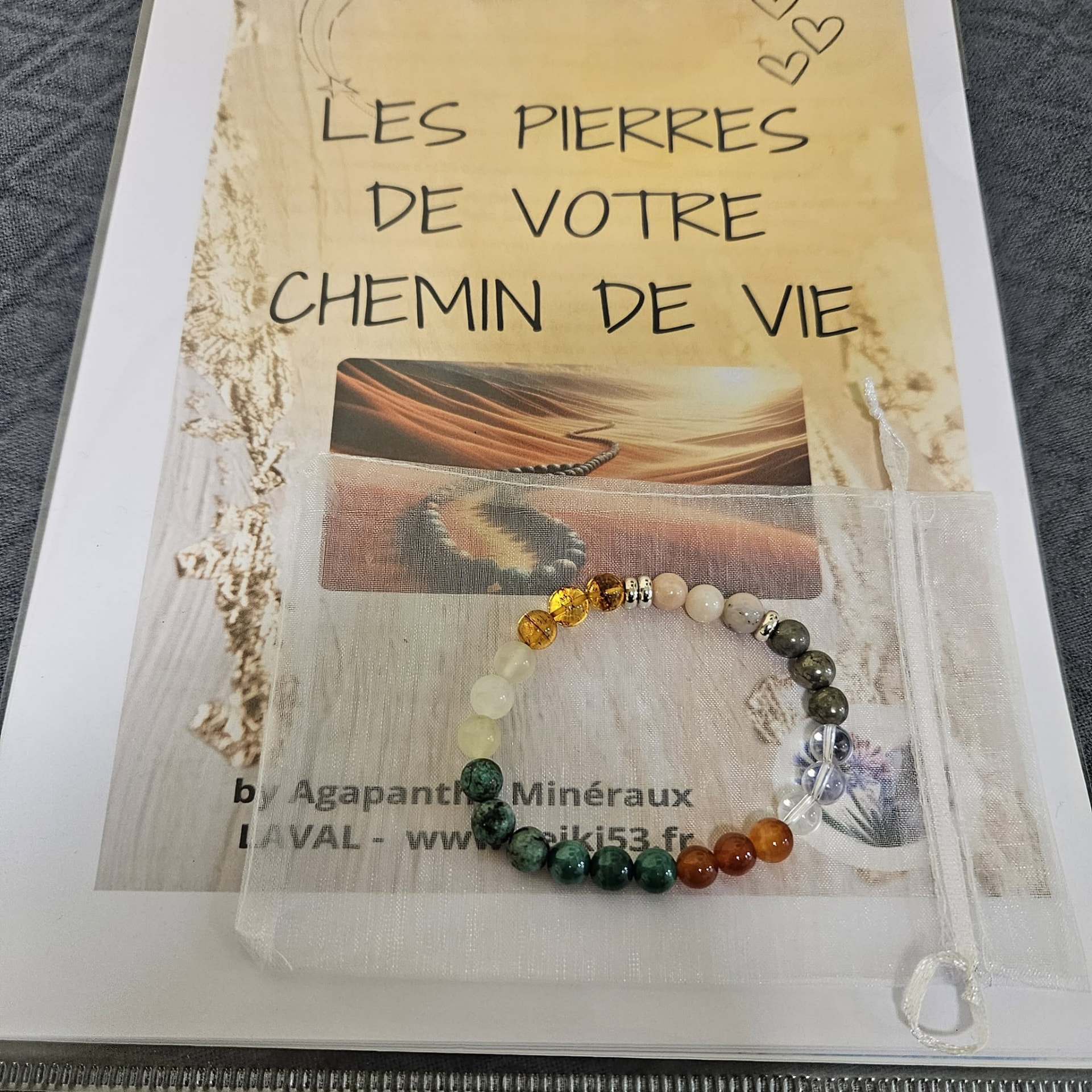 Bracelet Chemin de Vie personnalisé dans sa pochette